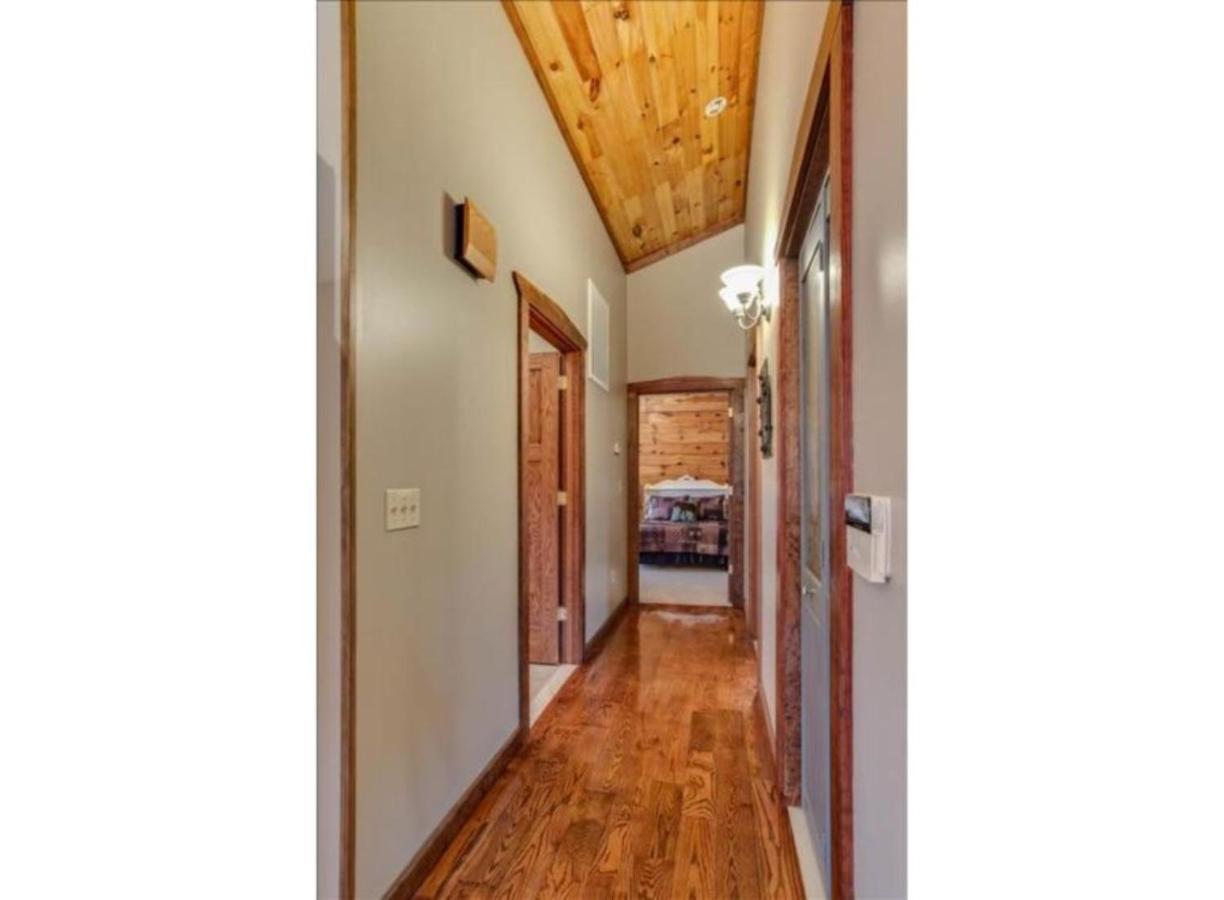 Ridge View Cabin With Fireplace Pet Friendly- Holiday home *