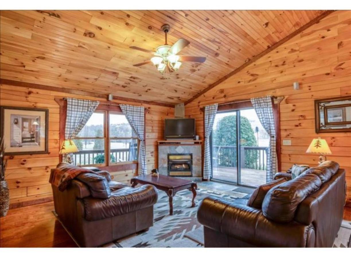 Holiday home Ridge View Cabin With Fireplace Pet Friendly-