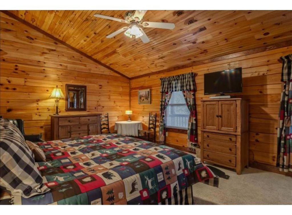 Ridge View Cabin With Fireplace Pet Friendly-