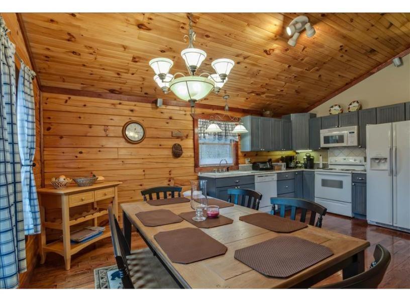 Ridge View Cabin With Fireplace Pet Friendly- Holiday home Tryon
