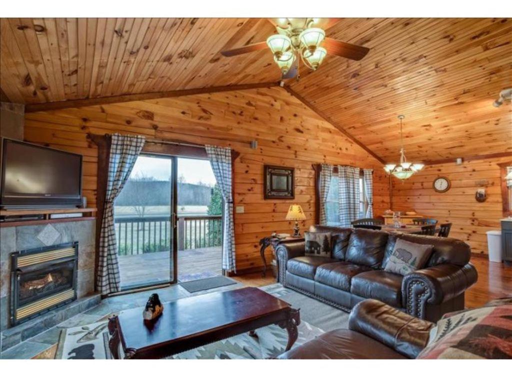 Ridge View Cabin With Fireplace Pet Friendly- Holiday home