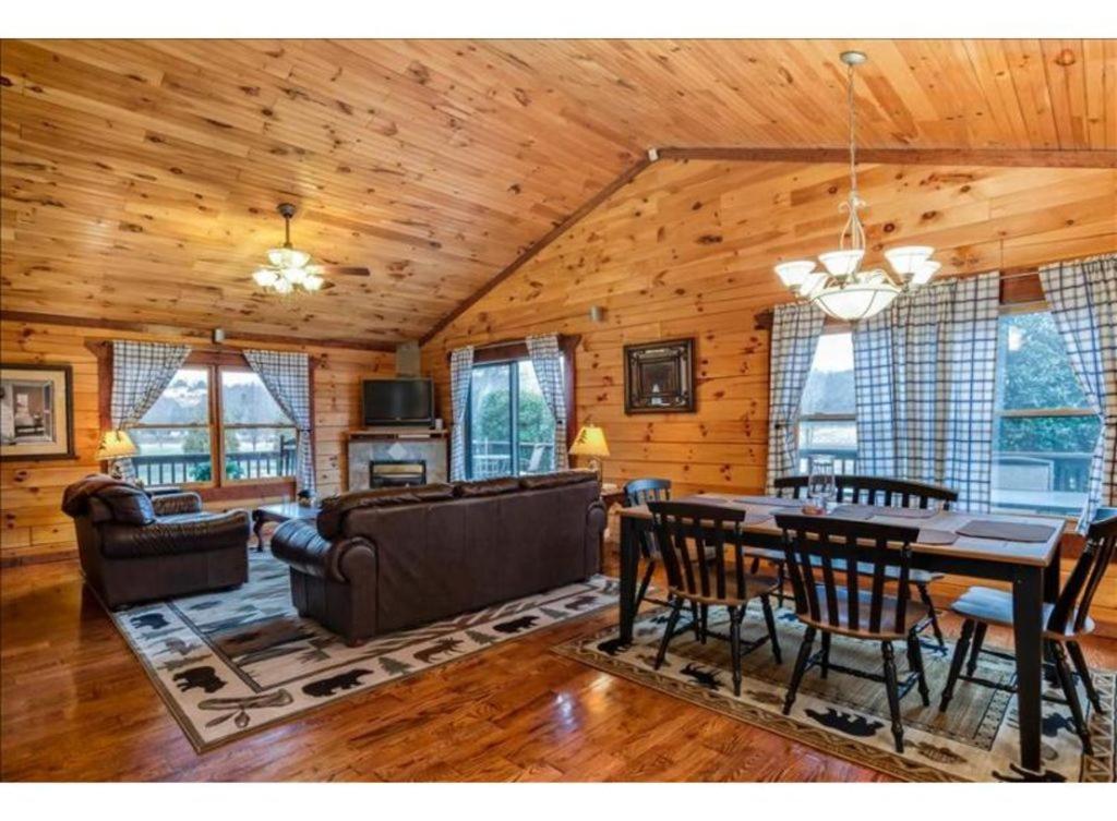 Ridge View Cabin With Fireplace Pet Friendly- Holiday home Tryon